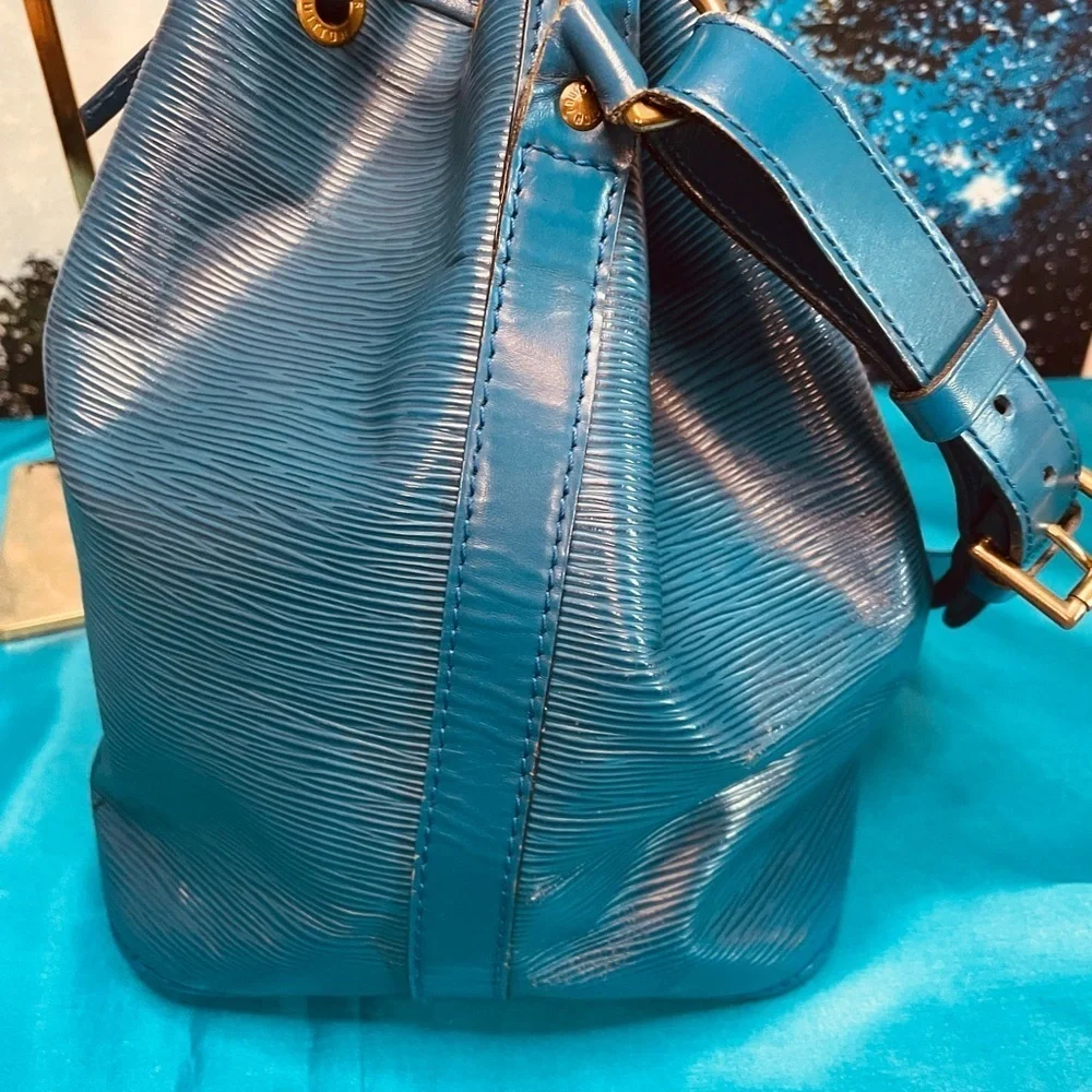Louis Vuitton Blue Epi Petit Noe Leather Shoulder Bag Drawstring Close (lvb1)